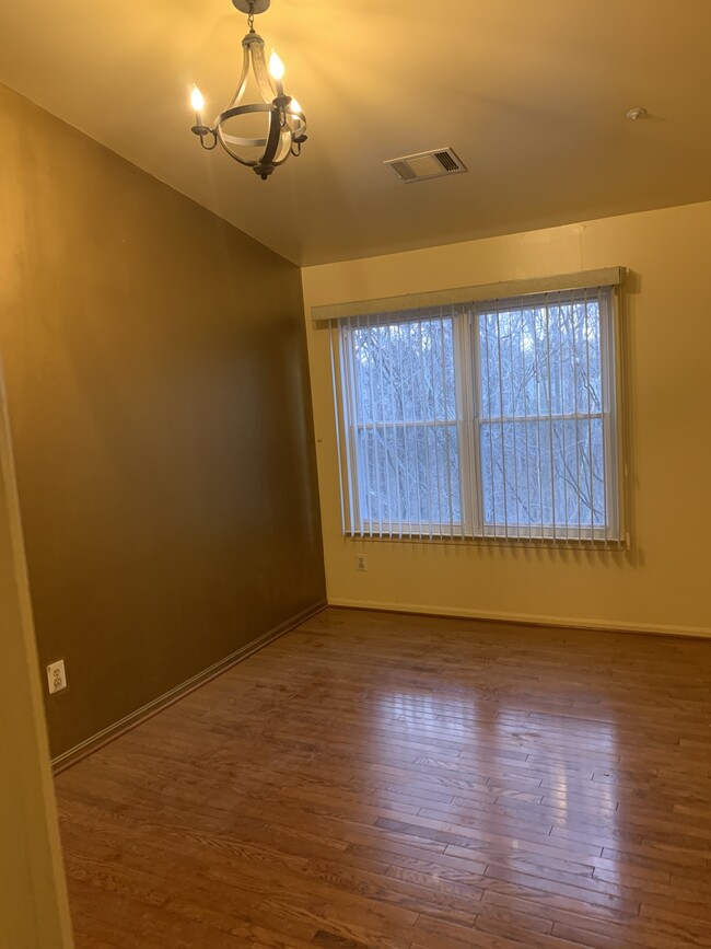 Master bedroom with walk-in closet - 836 Faraway Ct