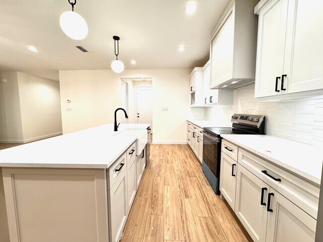 Building Photo - 1511 Eagles Ln