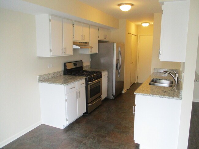 Building Photo - 203 Teak Ln