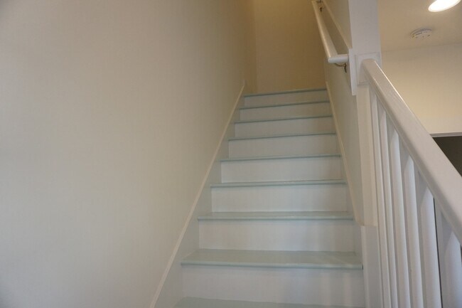 Building Photo - 3BR/3.5BA End Unit Townhome in Summerwalk!  $2,975/month - Pet friendly*