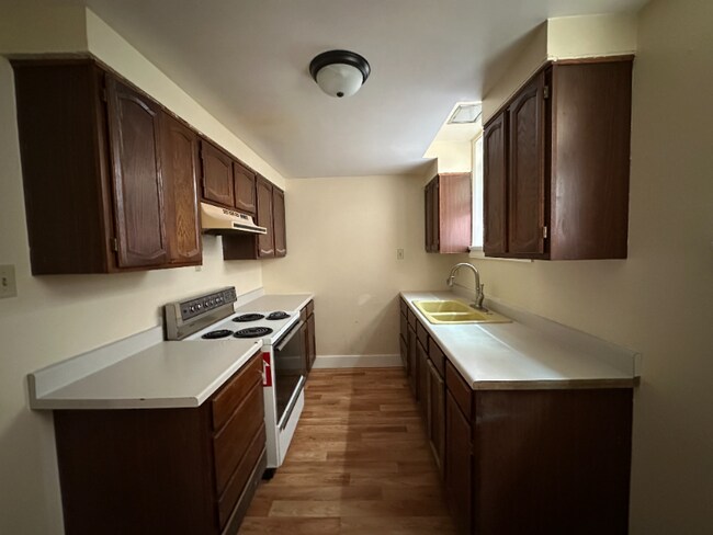 Building Photo - 200 W Placer Ave