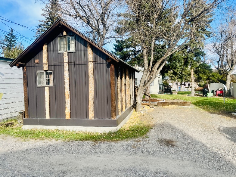 Building Photo - 216 S H St