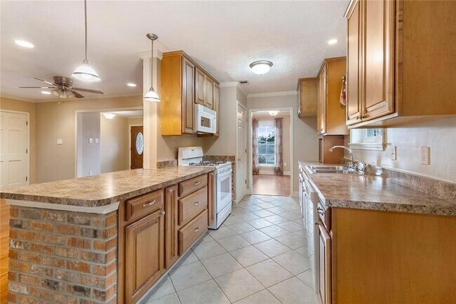 Building Photo - 4713 Ithaca St