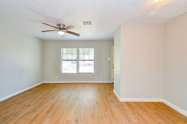 Building Photo - 5405 Southlea St