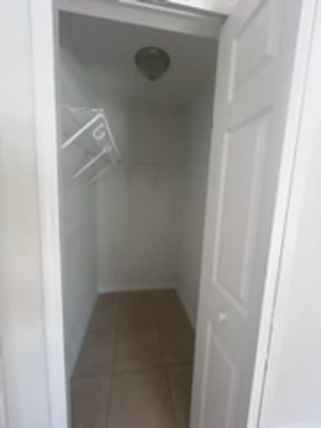 Building Photo - 3/2/1 Single Family Home Available-Cozy Pe...