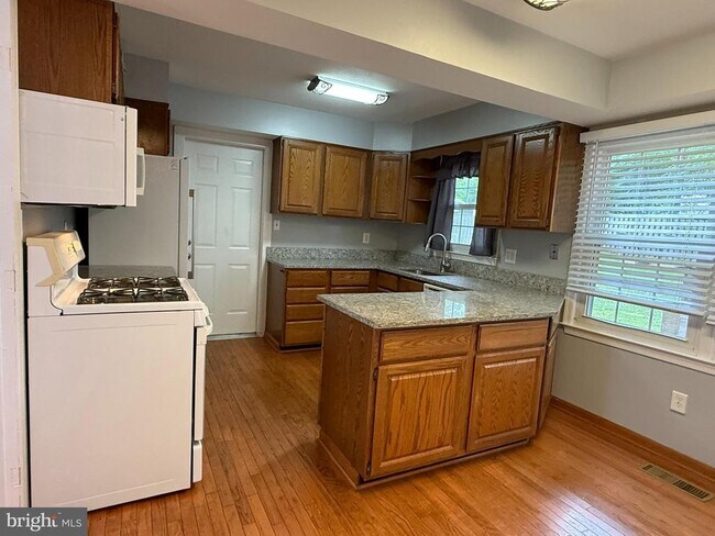 Building Photo - 9613 Ashbourn Dr