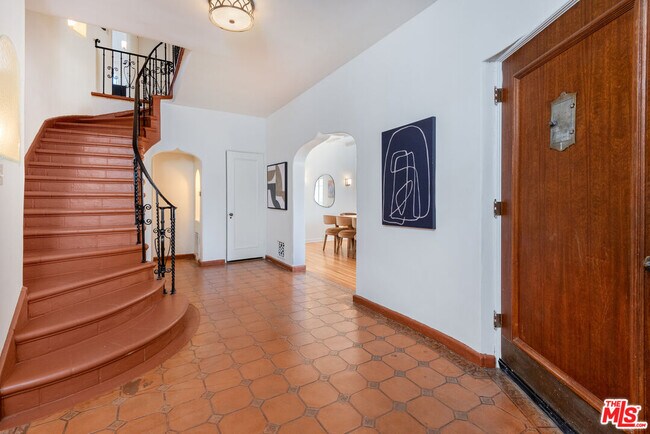 Building Photo - 172 S Alta Vista Blvd