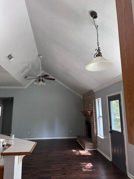 Building Photo - 734 Benchmark Trail