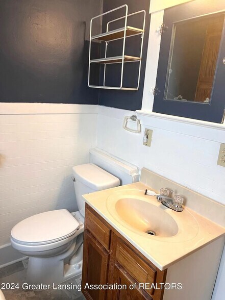 Bathroom - 318 N Francis Ave