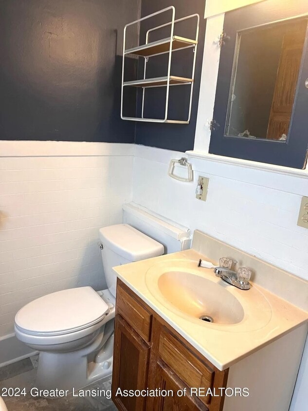 Bathroom - 318 N Francis Ave
