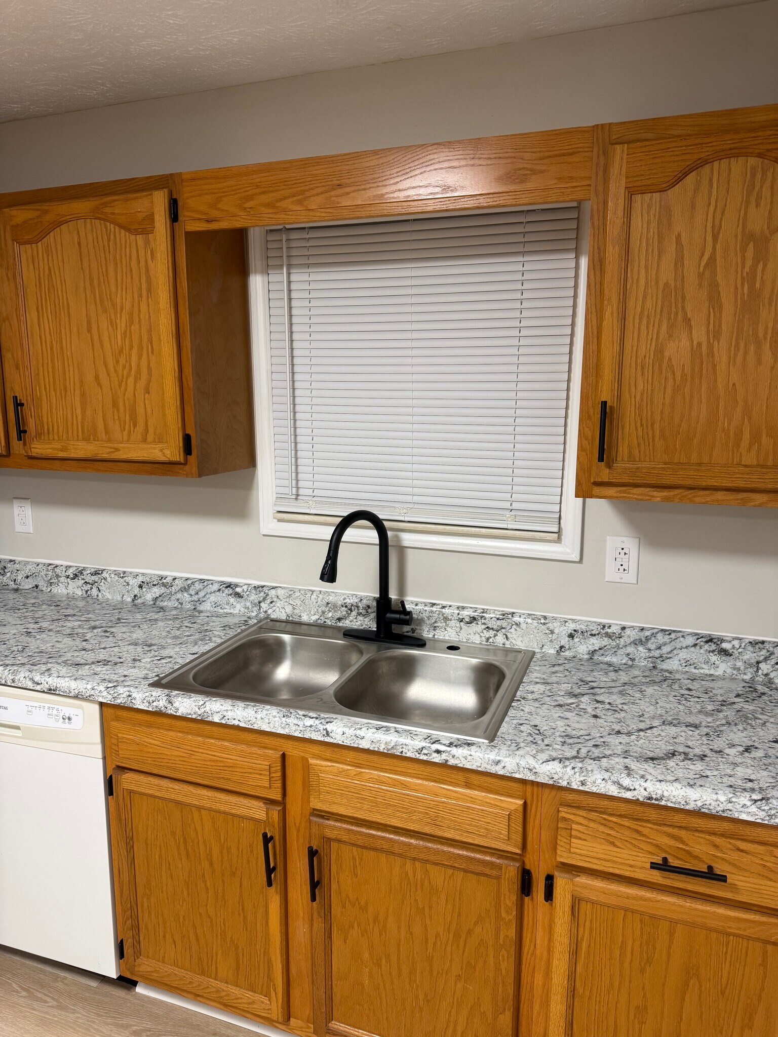 Building Photo - 135 Anzie Way