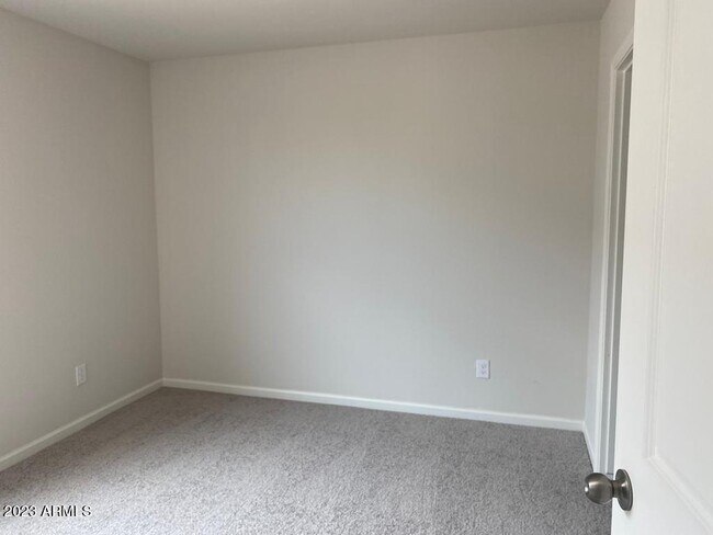 Building Photo - 815 Silvercreek Ln