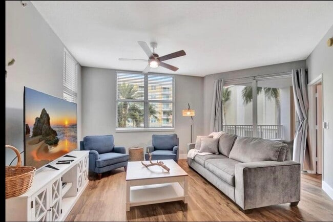 Building Photo - 804 E Windward Way