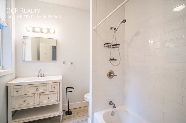 Building Photo - One Bed Passyunk Square Apartment