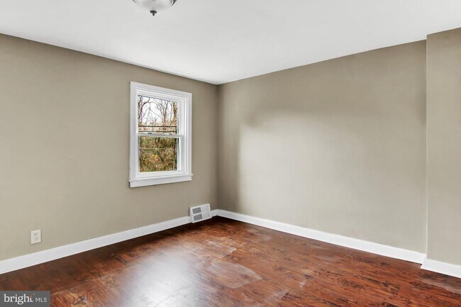 Building Photo - 1466 S 13th St