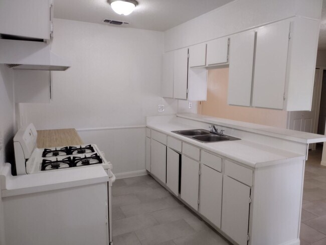 Building Photo - Meadow Village