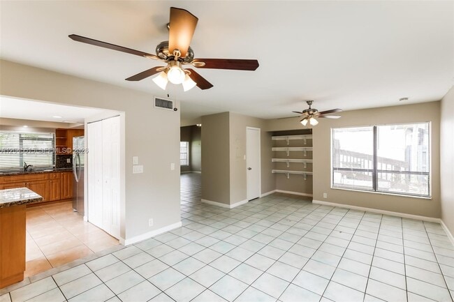 Building Photo - 1430 W Sandpiper Cir