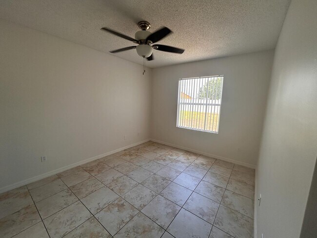 Building Photo - 433 Graystone Blvd