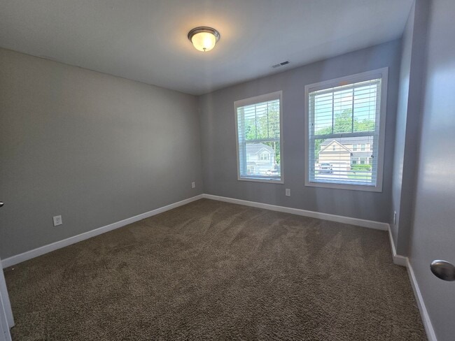Building Photo - NEW LISTING- 4 bd/ 2.5 ba located MINUTES from Fort Bragg! Quiet Neighborhood!