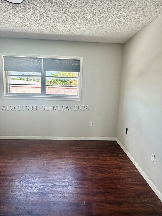 Building Photo - 1705 W 57th St
