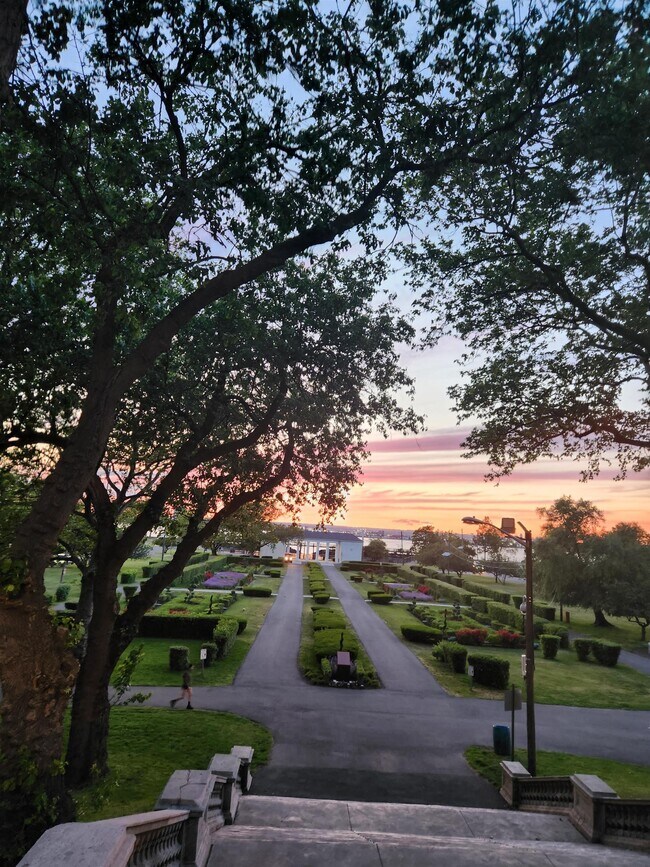 Building Photo - 120 W 44th St