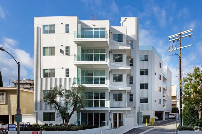 Building Photo - 415 S Le Doux Rd