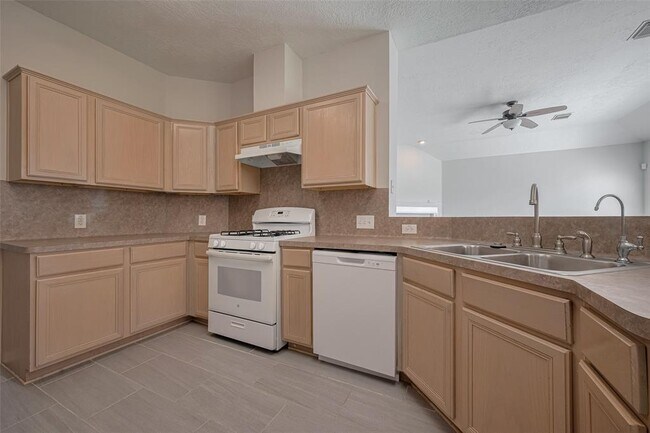 Building Photo - 301 Cedar Branch Dr