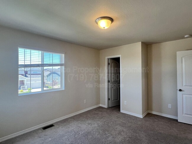 Building Photo - 10051 Ledgestone Terrace