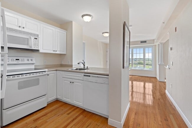 Building Photo - 145 Bennington St