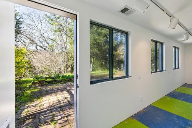 Building Photo - Charming 4BR Home Available in Private Portola Valley Cul de Sac