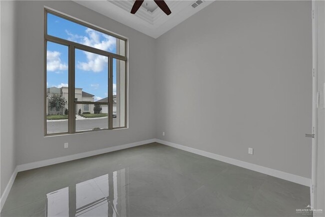 Building Photo - 27 Viola St