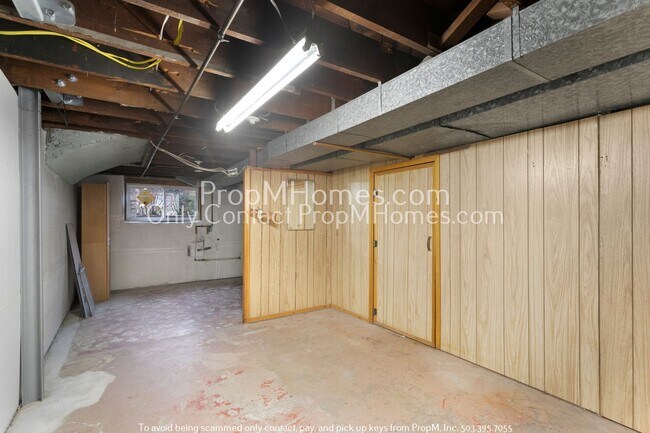 Building Photo - Discover Serenity in King Neighborhood!