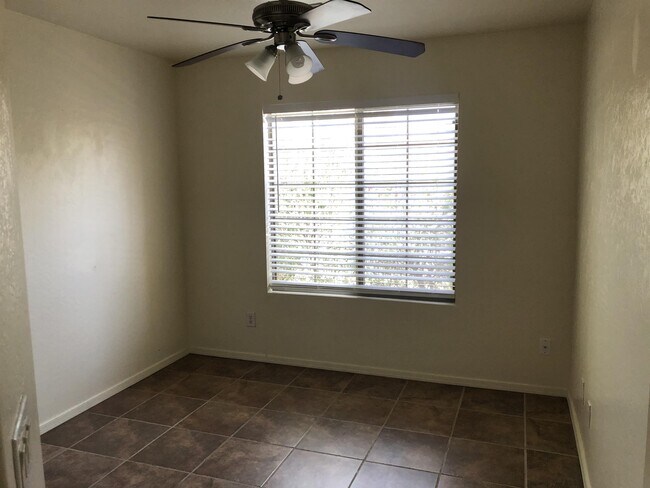 Building Photo - 24752 N Good Pasture Ln