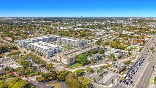 Building Photo - 410 SE 2nd St