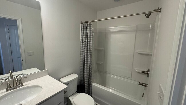 Building Photo - 151 Roxanne Dr