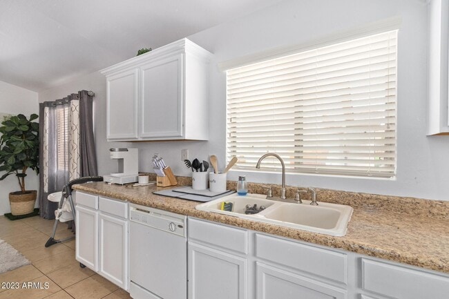 Building Photo - 23875 W La Salle St