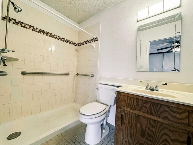 Building Photo - 109 Waterford Dr