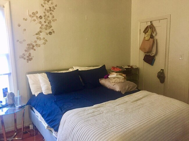 Building Photo - Huge One Bedroom with great light!  Newly ...