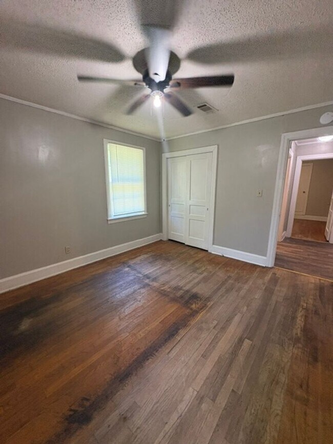 Building Photo - Renovated 2 Bedroom 1 Bath Home for Rent!!