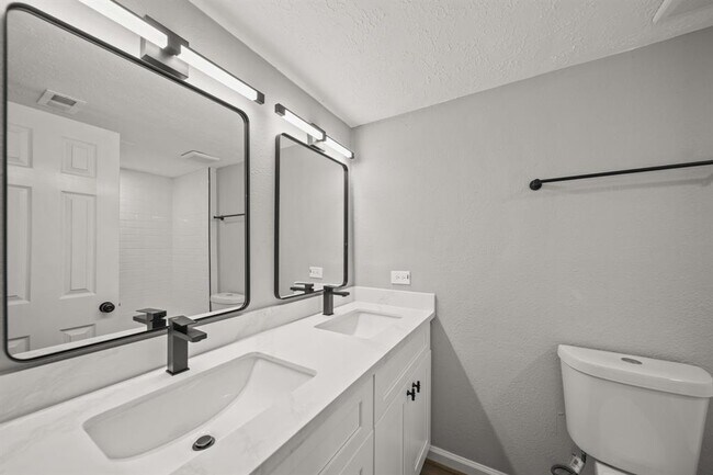 Building Photo - 13835 Templar Ln