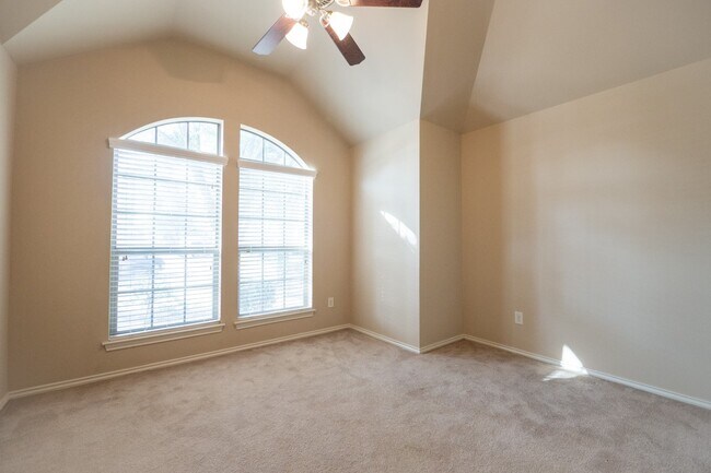 Building Photo - 5211 Belvedere Dr