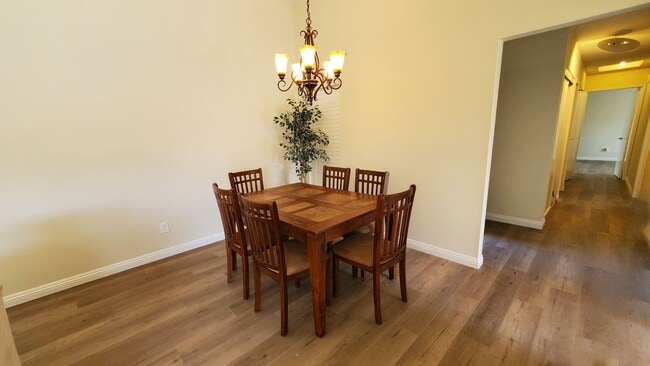 Building Photo - Spacious condo 55+ move in ready