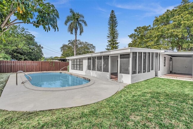 Building Photo - 1600 SW 9th St