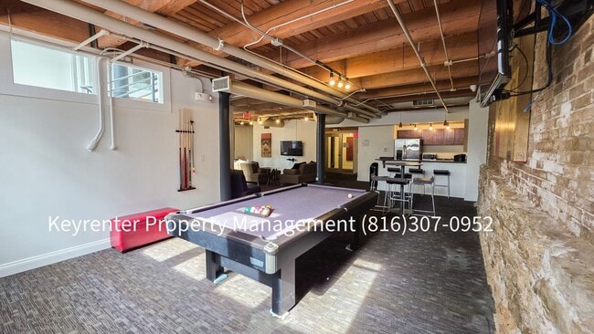 Building Photo - Cozy Downtown Studio | Heart of the City