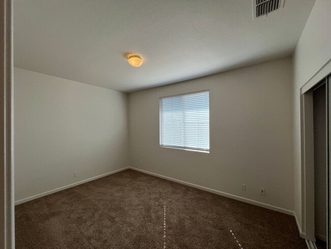 Building Photo - 5 bedroom home located in Sylvan School District!