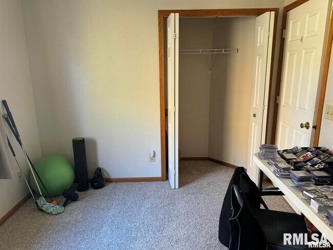 Building Photo - 3820 Creek Hill Dr