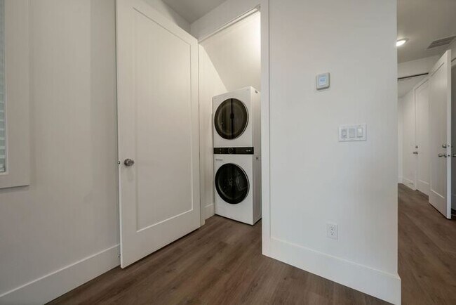 Building Photo - SPECTACULAR VIEWS, MIL APT, BRAND NEW MOUN...