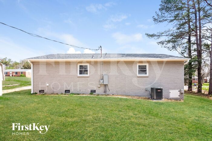 Building Photo - 3625 Somerset Dr