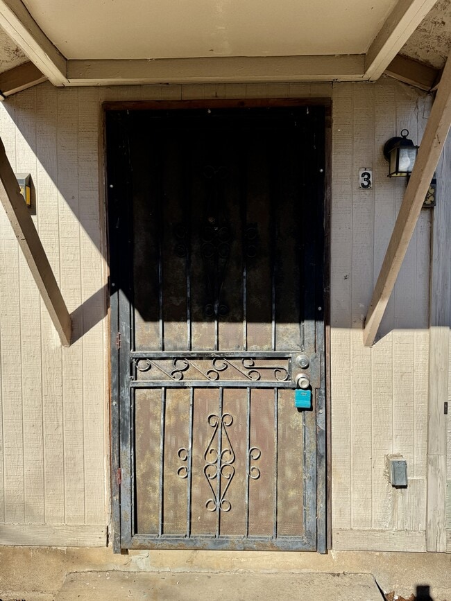 Building Photo - 5113 Sierra St