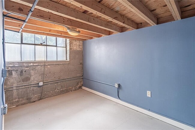 Building Photo - 650 Glen Iris Dr NE